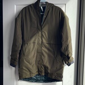 Athleta womens Vortex Olive Green reversible coat size XS